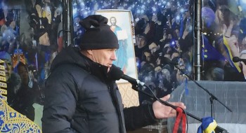 Stefan-Romaniw-addresses-protesters2013-1170x878
