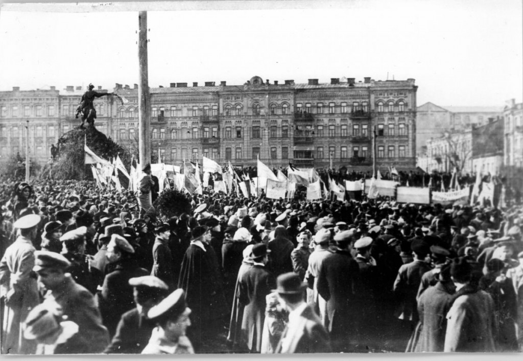 Українська національна маніфестація на Софійській площі в Києві. 1 квітня 1917 р.