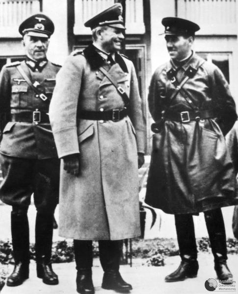Генерал німецької армії Гейнц Гудеріан та командир 29-ої легкої танкової бригади Червоної армії СРСР комбриг Семен Крив