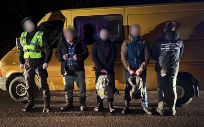 Прикордонники з поліцейськими зупинили провідника з двома порушниками неподалік від кордону з Угорщиною