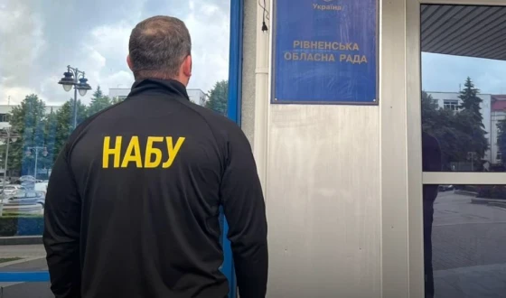 Пів мільйона гривень хабаря за землю та майно: НАБУ викрило заступника голови Рівненської облради