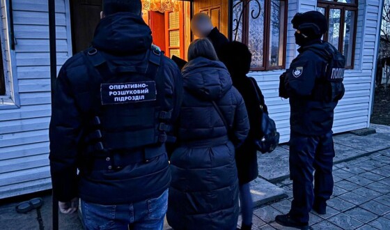 Оперативники відділу міграційної поліції Буковини викрили групу осіб, яка сприяла чоловікам у незаконному перетині державного кордону