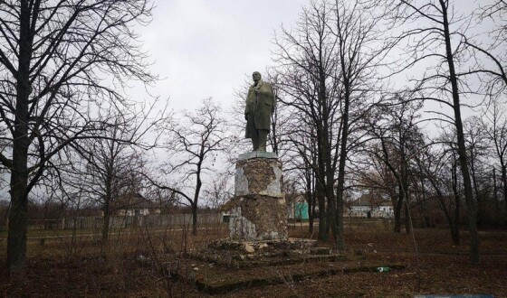 Демонтовано  передостанній  у  Полтавській області пам’ятник  Леніну