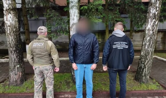 На Закарпатті прикордонники впіймали переправника, який спрямував свого клієнта в Тису і покинув