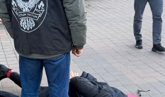 СБУ та Нацполіція викрили на хабарі керівництво одного із ключових підприємств, відповідального за ремонт доріг в Україні