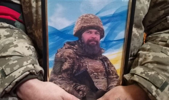 Вчора сумська громада попрощалася із мужнім воїном Романом Анохіним