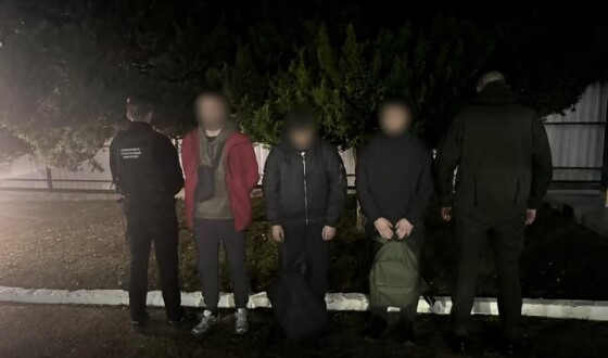 На Буковині прикордонники зупинили трьох шукачів легкої дороги за кордон