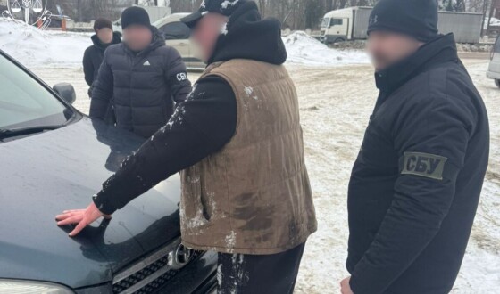 У Житомирі викрито двох чоловіків, які за 10 тис. доларів США обіцяли допомогти у встановленні групи інвалідності для безперешкодного виїзду за кордон