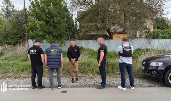 Прикордонник взяв 6 тисяч доларів за переправлення через кордон