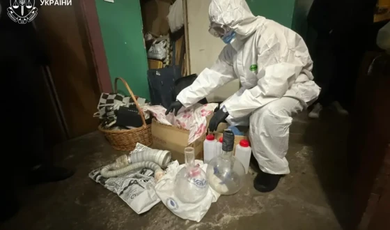 У Житомирі троє чоловіків виготовляли та збували амфетамін