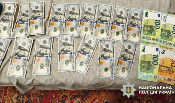 Нацполіція припинила діяльність групи наркозбувачів, яка налагодила незаконний продаж канабісу у Дніпрі