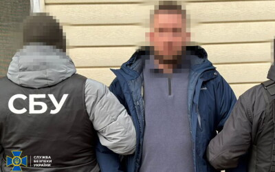 СБУ та Нацполіція викрили злочинне угруповання, яке намагалося продати одну із найбільших партій «трофейної» зброї за час повномасштабної війни