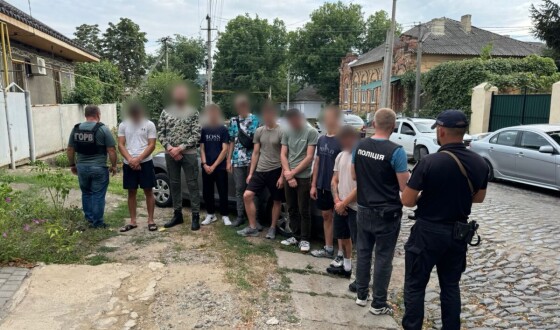 Прикордонники на Одещині виявили вісьмох «незаконних туристів»