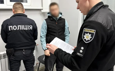 У Житомирі правоохоронці затримали чоловіка за спробу підкупу слідчого