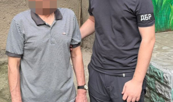 Правоохоронці викрили та затримали чергового колаборанта, який після захоплення Херсона охороняв головне управління окупаційної поліції