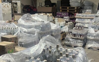 У Житомирі та Києві виявили та вилучили майже 8000 літрів фальсифікованого алкоголю