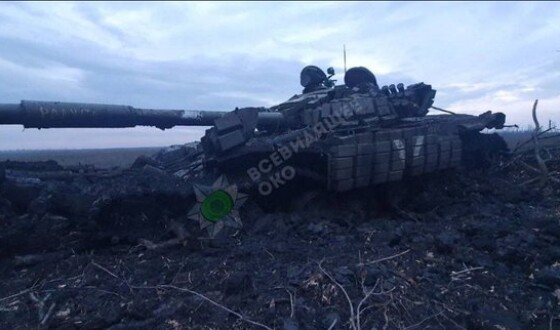 Російський танк, оснащений протимінними катками, добре підірвався на українській міні, відео