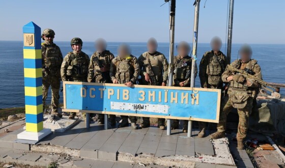 На острові Зміїний встановили прикордонний знак (+відео)