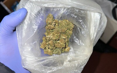 Працівник колонії підпрацьовував наркодилером