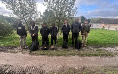 На Буковині прикордонники затримали групу порушників, які купили «карту втечі» за тисячі євро