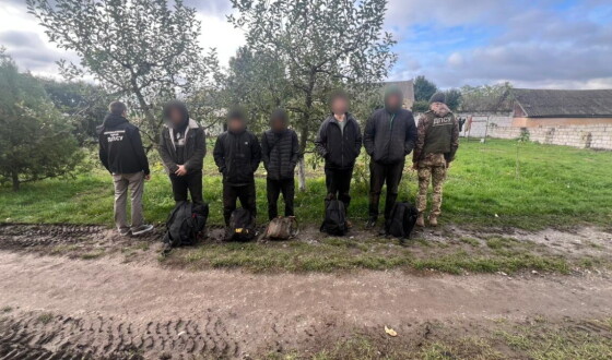 На Буковині прикордонники затримали групу порушників, які купили «карту втечі» за тисячі євро