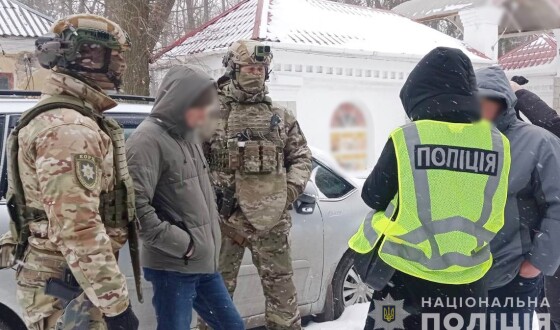 На Вінниччині поліція затримала помічника судді та секретаря судових засідань під час одержання ними неправомірної вигоди