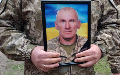 На Волині провели в останню путь воїна-прикордонника Олександра Варенцова