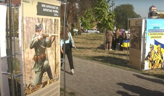 У Полтавській міській громаді експонують виставку Інституту нацпам’яті «Воїни. Історія українського війська»