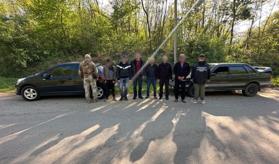 Прикордонники затримали на під’їзді до кордону з Румунією переправників з клієнтами