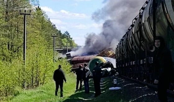 &#8220;Брянські партизани&#8221; пустили під укіс ешелон з паливом, пожежа на залізниці