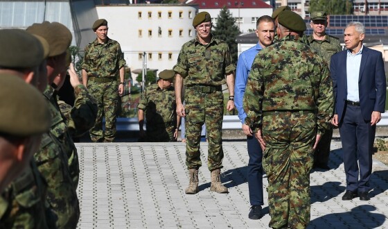 Російські дипломати відвідали сербські війська біля Косова