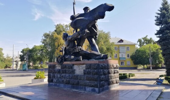«Пам’ятники» матросам флотилії ленінської росії у Кременчуці та біля Оржиці вилучено з держреєстру. Їх демонтують
