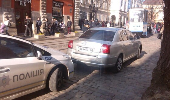 Поліція зупинила авто Садового і оштрафувала водія