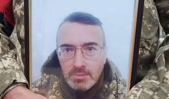 Вчора сумська громада провела в останню путь військовослужбовця Михайла Власенка