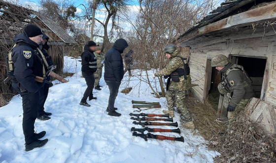 На Чернігівщині поліцейські виявили схрон з арсеналом зброї та боєприпасів
