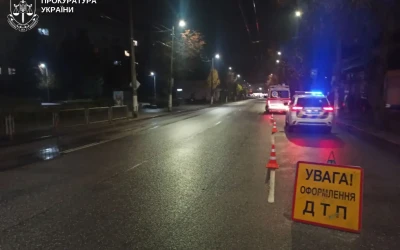 Чоловіку, який здійснив смертельне ДТП у Житомирі на мотоциклі, повідомлено про підозру та взято під варту