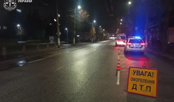 Чоловіку, який здійснив смертельне ДТП у Житомирі на мотоциклі, повідомлено про підозру та взято під варту