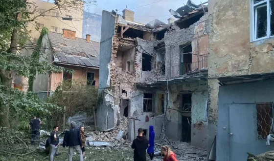 Наслідки нічного ворожого обстрілу Львова: пошкоджено 46 будинків, вибиті 522 вікна, двоє людей госпіталізовано