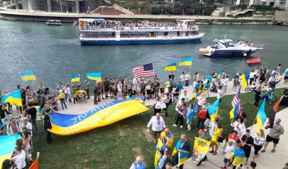 І стала синьо-жовтою вода в Chicago River