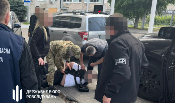 ДБР затримало військового та його спільника за організацію незаконного переправлення ухилянтів за 50 тис. доларів