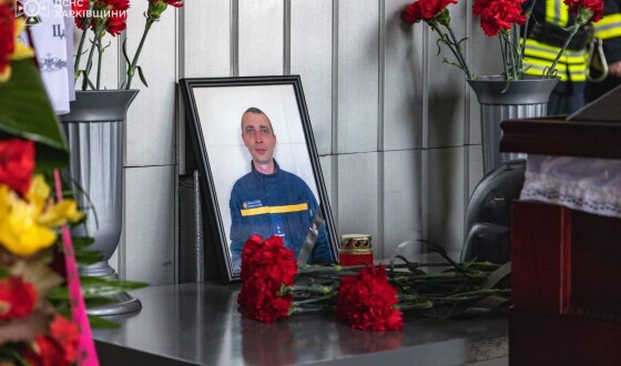 У Харкові попрощалися з трьома рятувальниками, загиблими від російського обстрілу