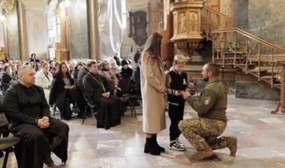 У Львові рідним загиблих бійців 24 ОМБр імені короля Данила вручили ордени «Хрест Героя»