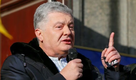 Рейтерс написав, що Порошенка не випустили з країни