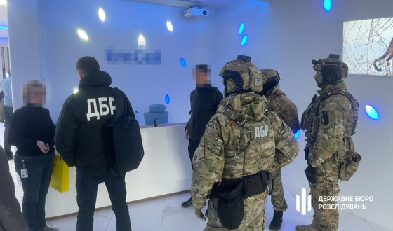 ДБР спільно з СБУ проводить обшуки у 15-ти компаніях, які контролюються підозрюваним у державній зраді Володимиром Сівковичем