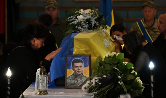 У Самборі прикордонники попрощалися із полеглим Героєм Юрієм Баранецьким
