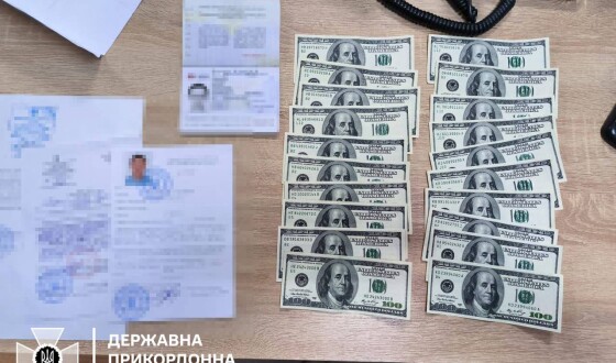 Двоє порушників намагалися підкупити прикордонників, щоб потрапити до Польщі