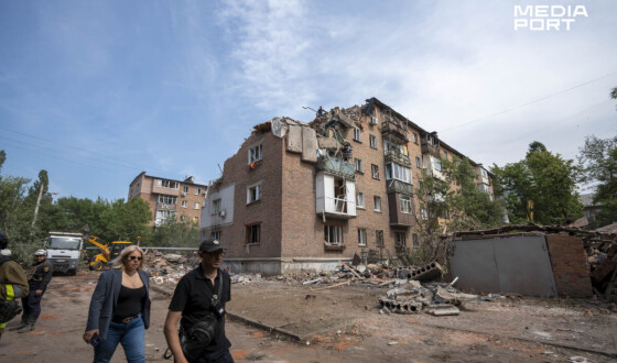 У Харкові триває розбір завалів п&#8217;ятиповерхівки після російського обстрілу