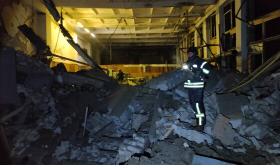 У ніч на 25 травня росія вдарила по Харкову: одна ракета влучила в ліцей