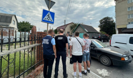 Правоохоронець з Хмельниччини обіцяв військовозобов&#8217;язаному за 2,5 тис. доларів «вирішити питання» з мобілізацією