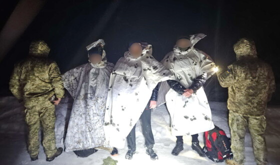 На кордоні з Молдовою затримано трьох правопорушників в антитепловізійних плащах